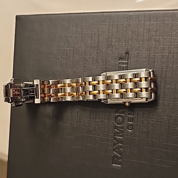 Authentic Raymond Weil Mother of Pearl dial Tango Sapphire Crystal 18mm watch . - Picture 9 of 10